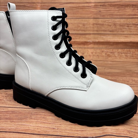 Soda Firm Women Lace Up Combat Boots with Side Zipper. White. Sz 10. - Picture 7 of 15